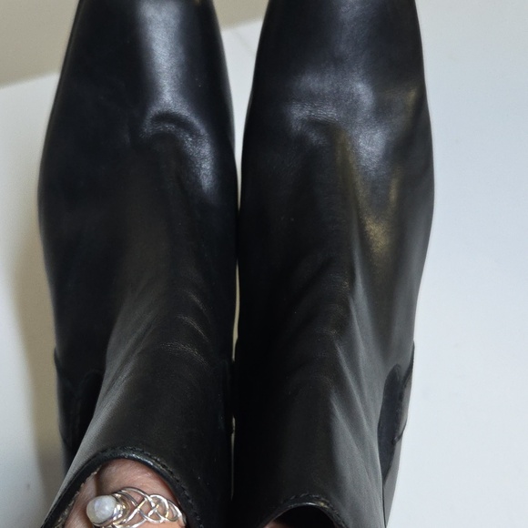 Sz 8 Tommy Hilfiger Black Leather Ankle Booties with Block Heel - Picture 5 of 9